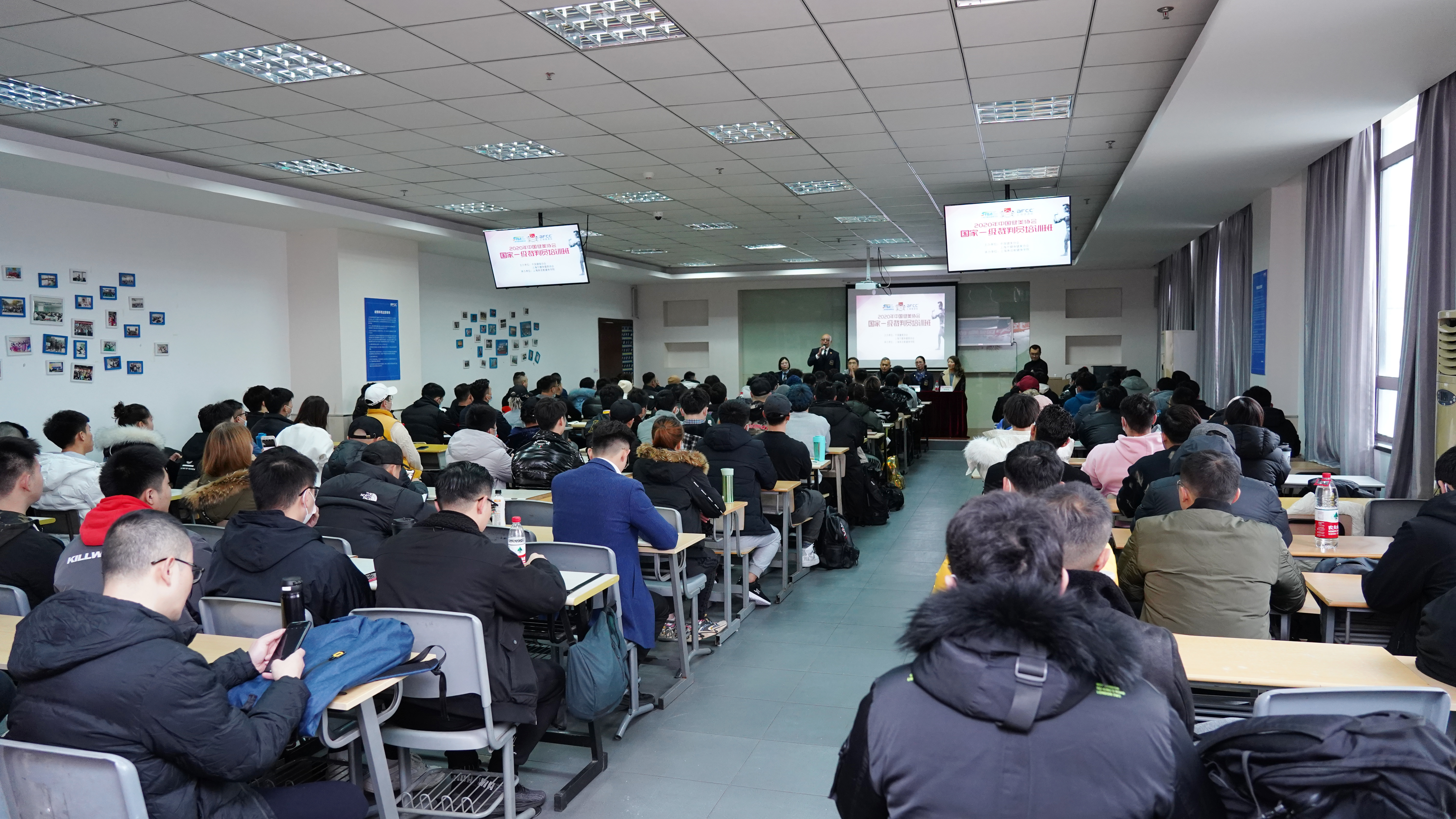此次的资格培训到场的学员近两百人，开幕现场座无虚席、氛围融洽，这也充分展现出上海体适能强大的教学组织能力